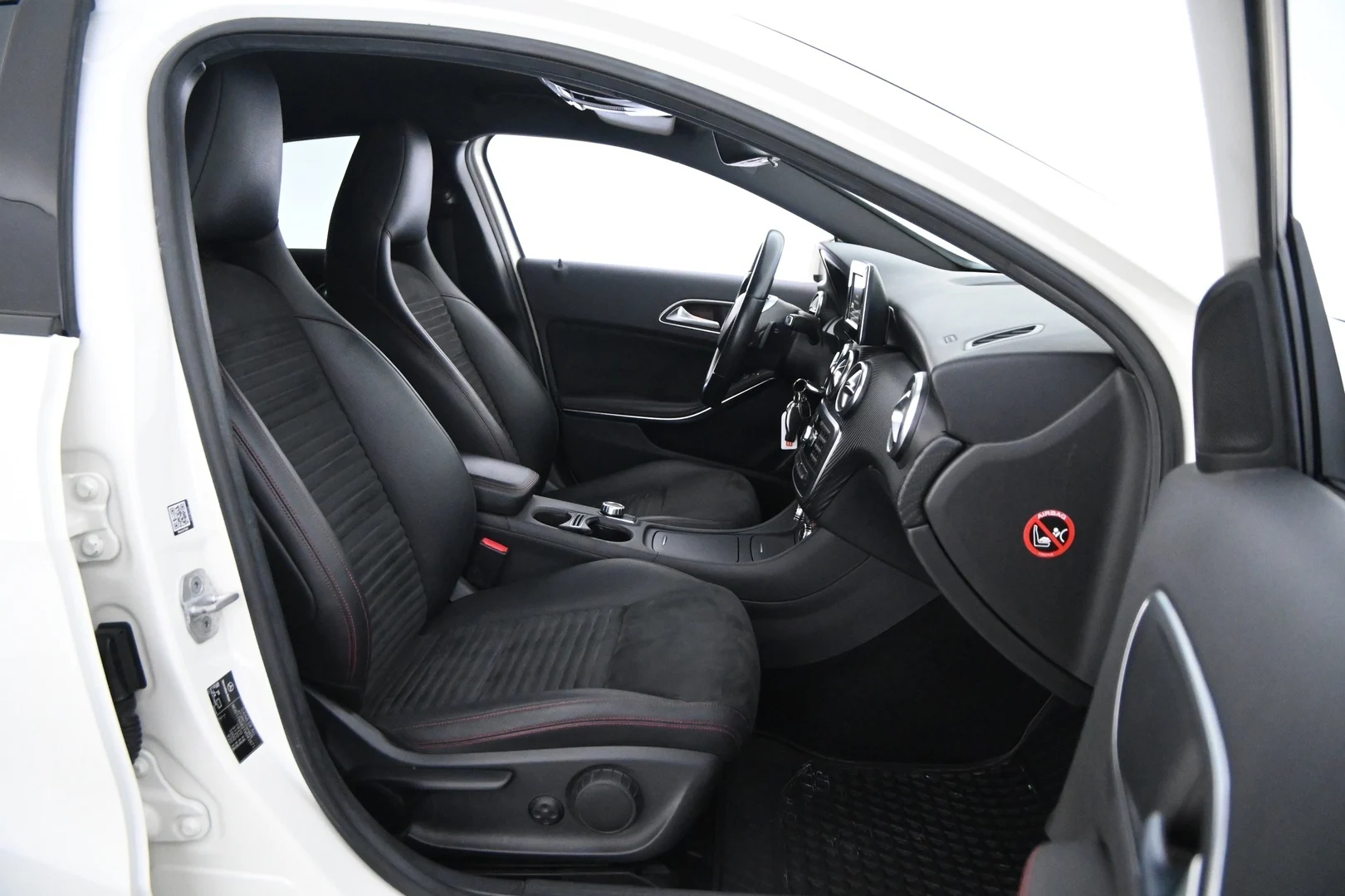 Car Image - 67bOpQbH9yjN8YIsHgBWdF