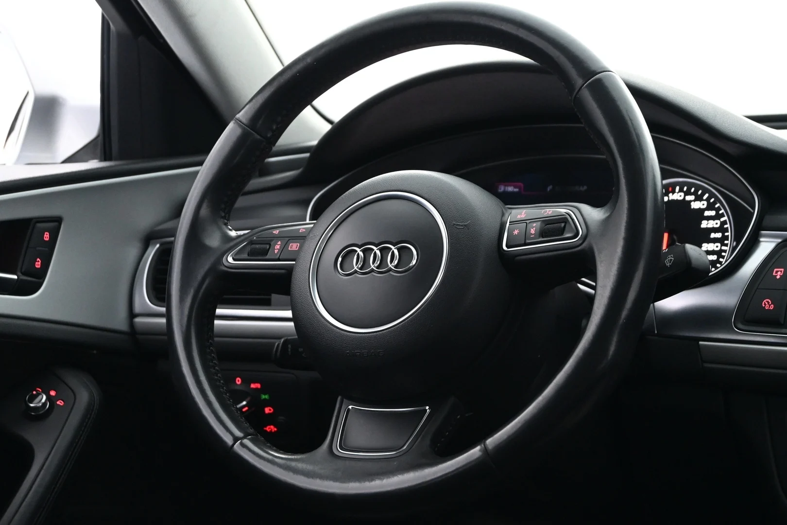 Car Image - 3Kcf3QGLk8PLLW0SEumANj