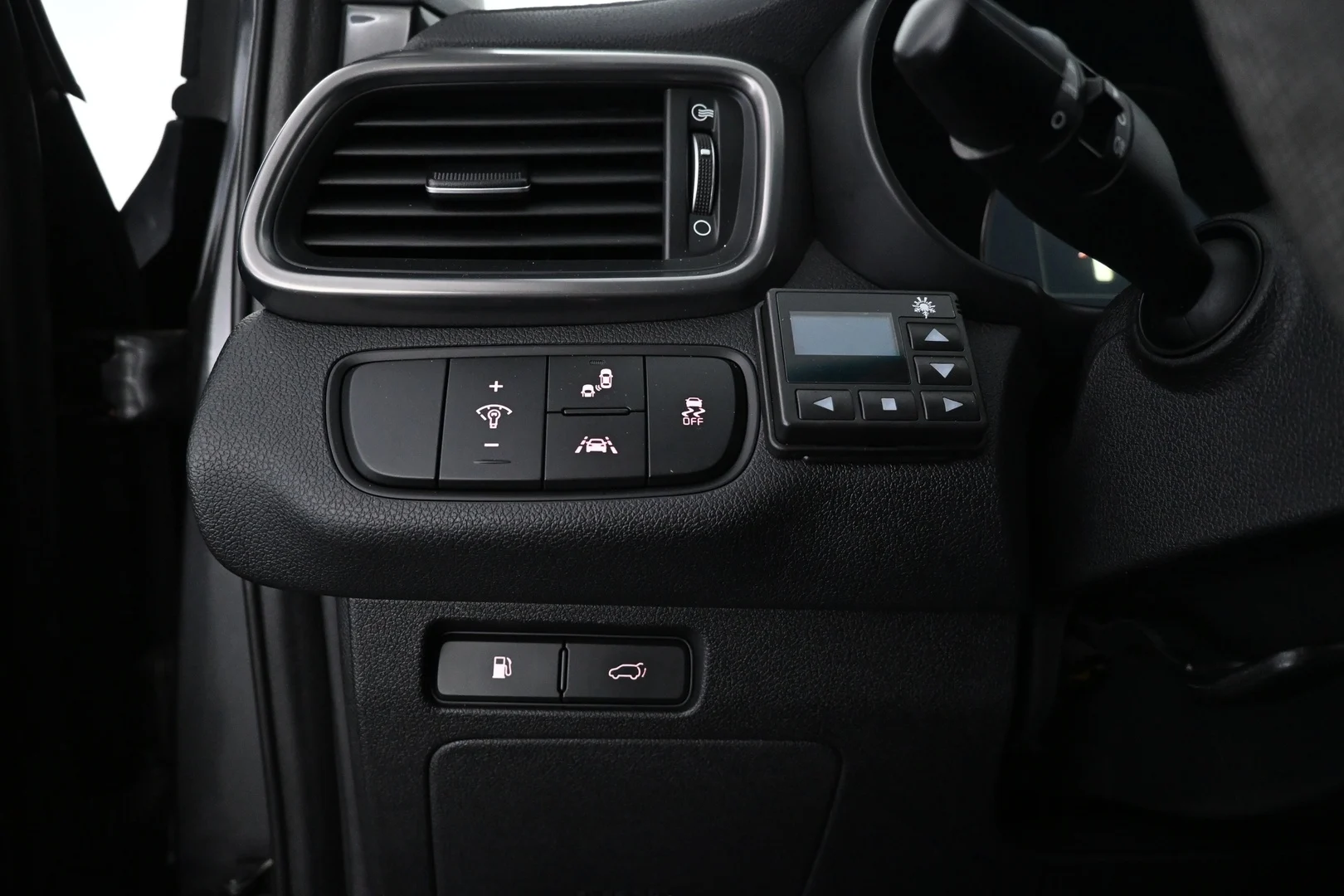 Car Image - 7aIsUShPyGPIqt3Cn77F68