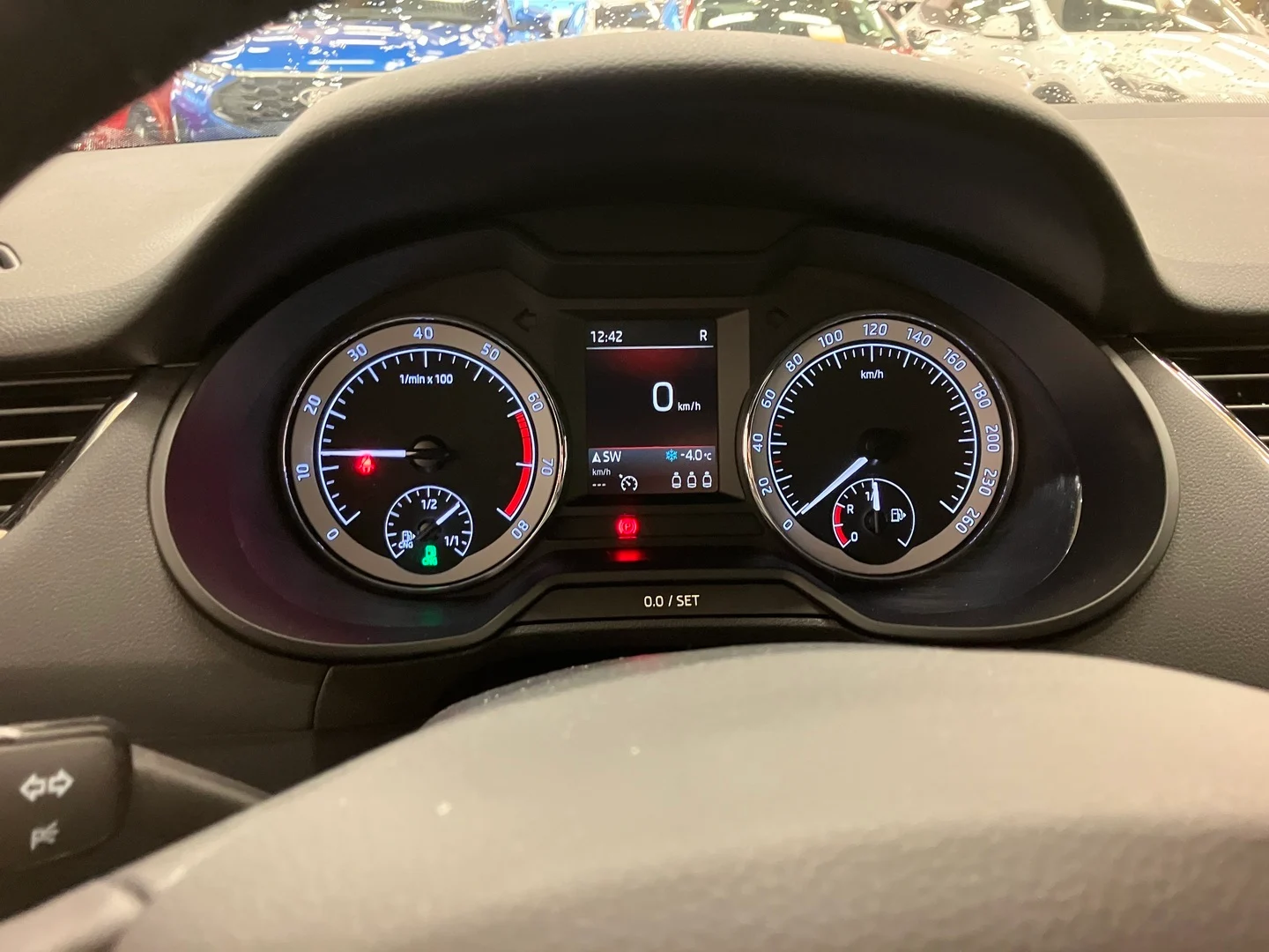 Car Image - 2505b0vjgzbbhXTvGfWgJL