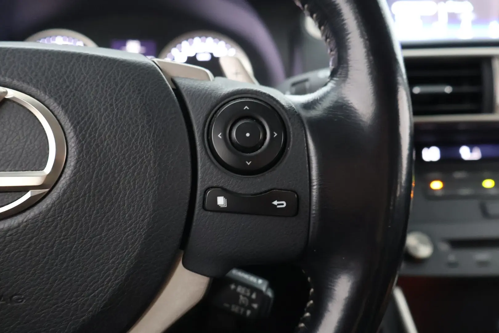 Car Image - 3rWvXhbzmb2l4UVNRs3abO