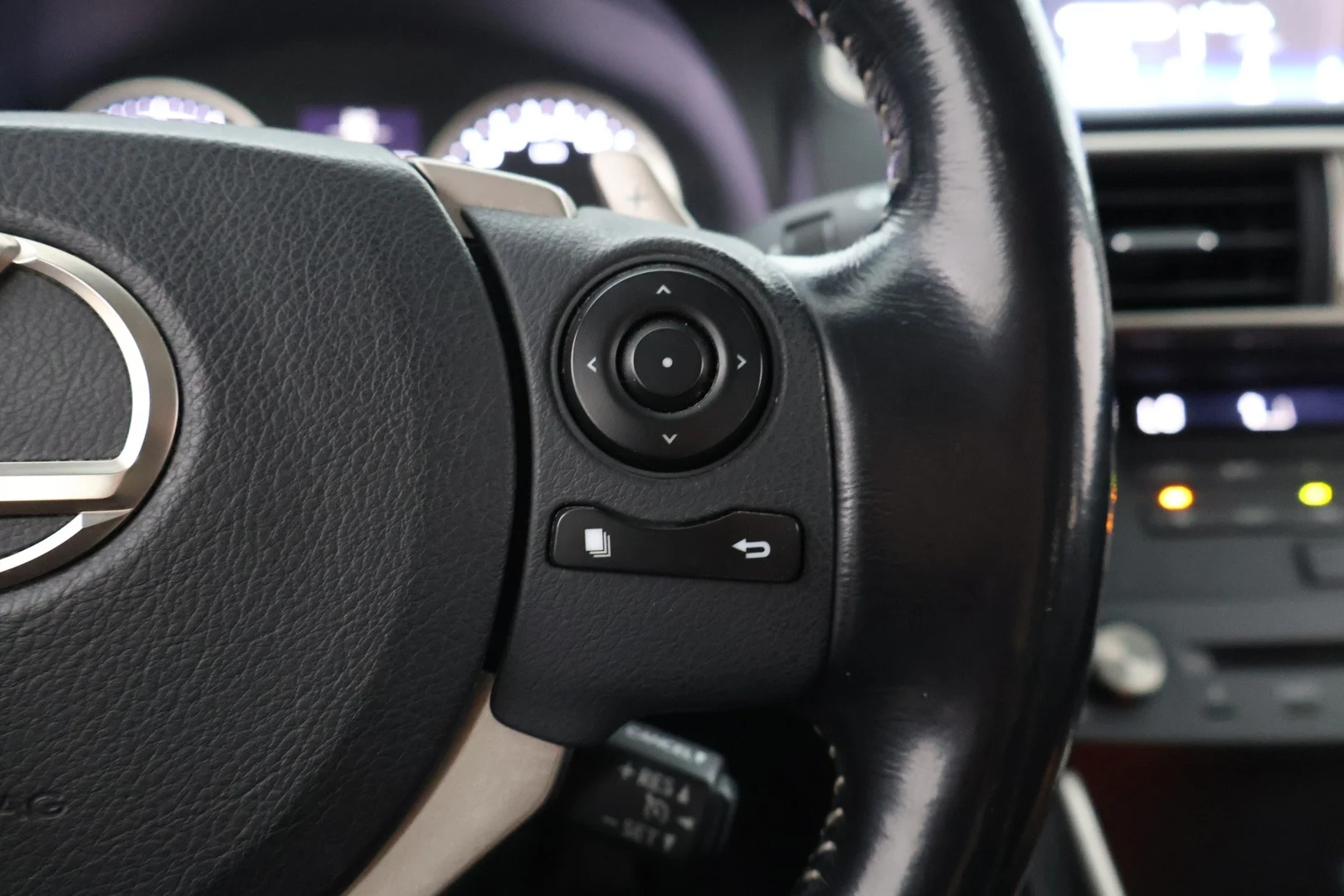 Car Image - 3rWvXhbzmb2l4UVNRs3abO