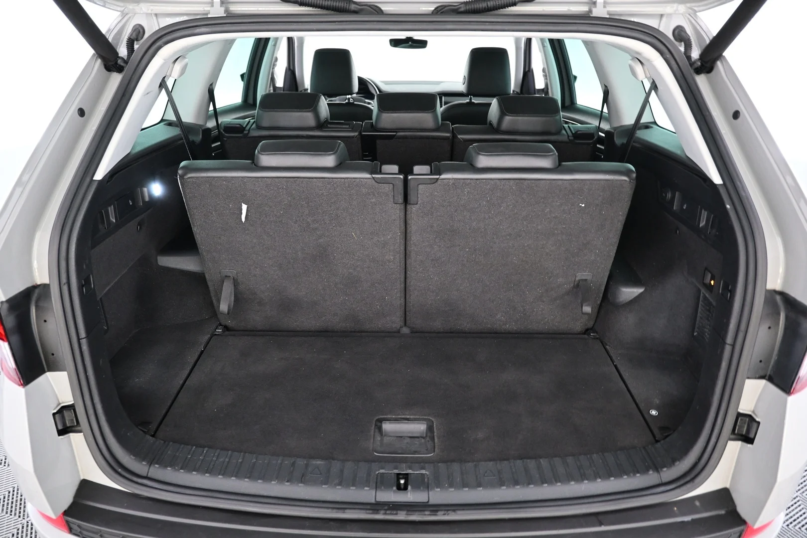 Car Image - 78qsuQZrU1wjsuHtzvtKcH