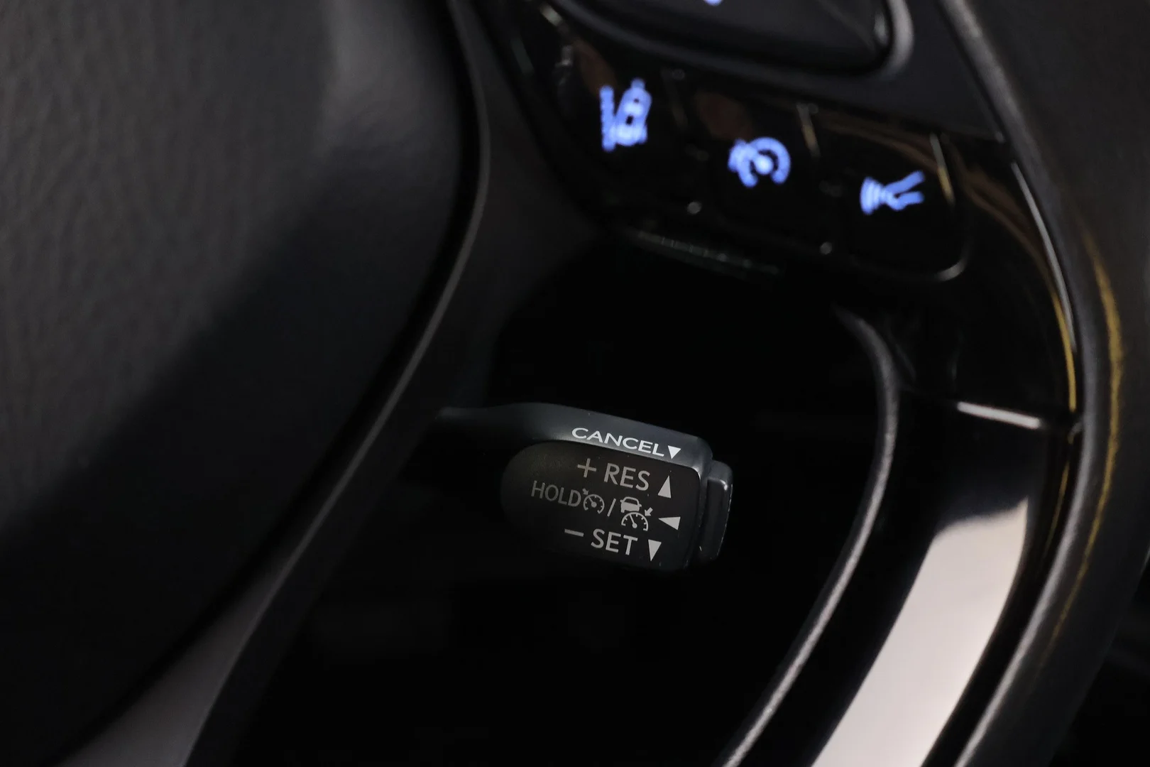 Car Image - 2G7Y7ppFxIftTBvfNrlxjs