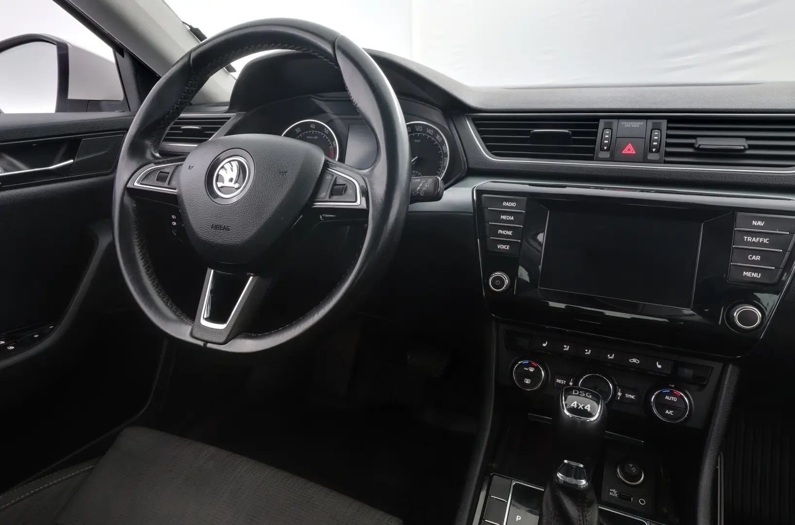 Car Image - 550j7H4KZzt3Dmg2VjLl23