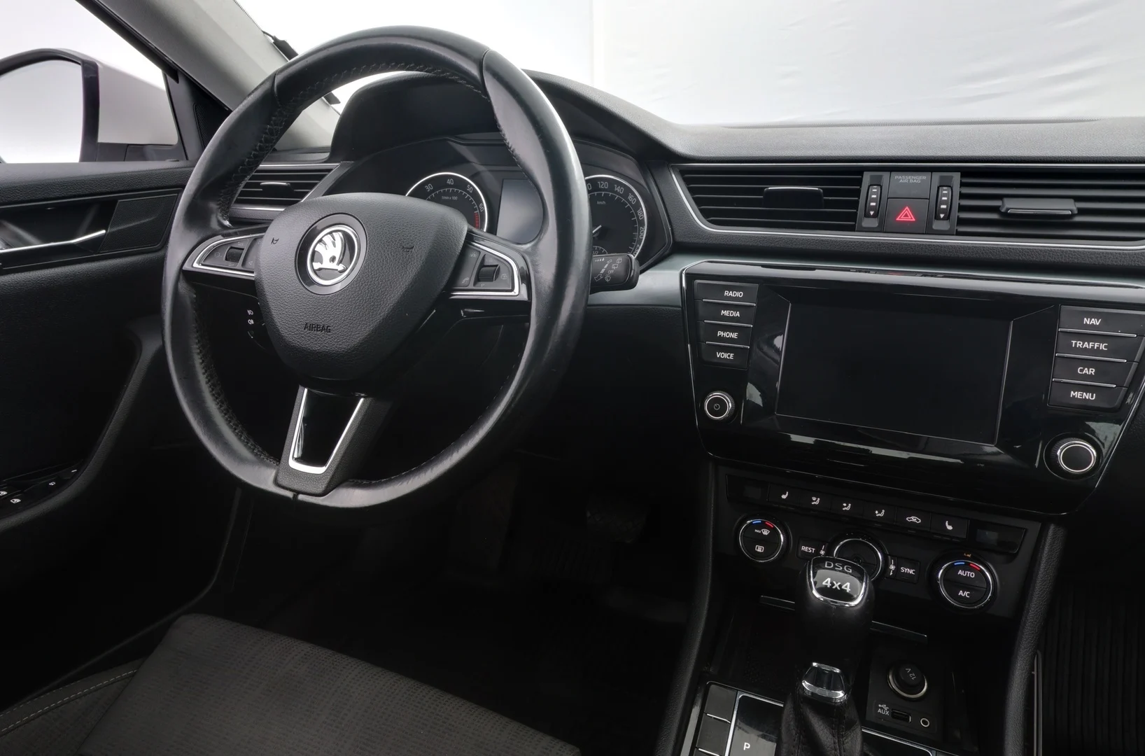 Car Image - 550j7H4KZzt3Dmg2VjLl23