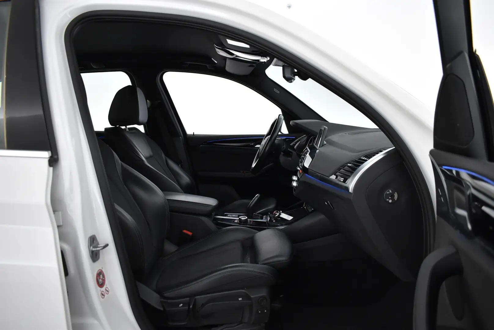 Car Image - 4j7Z54j4EcMk0l6JY7LTFq