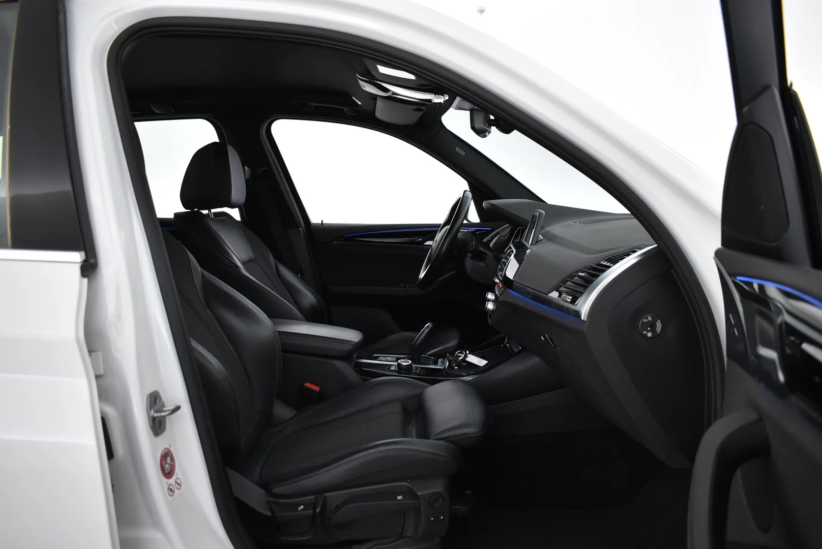 Car Image - 4j7Z54j4EcMk0l6JY7LTFq
