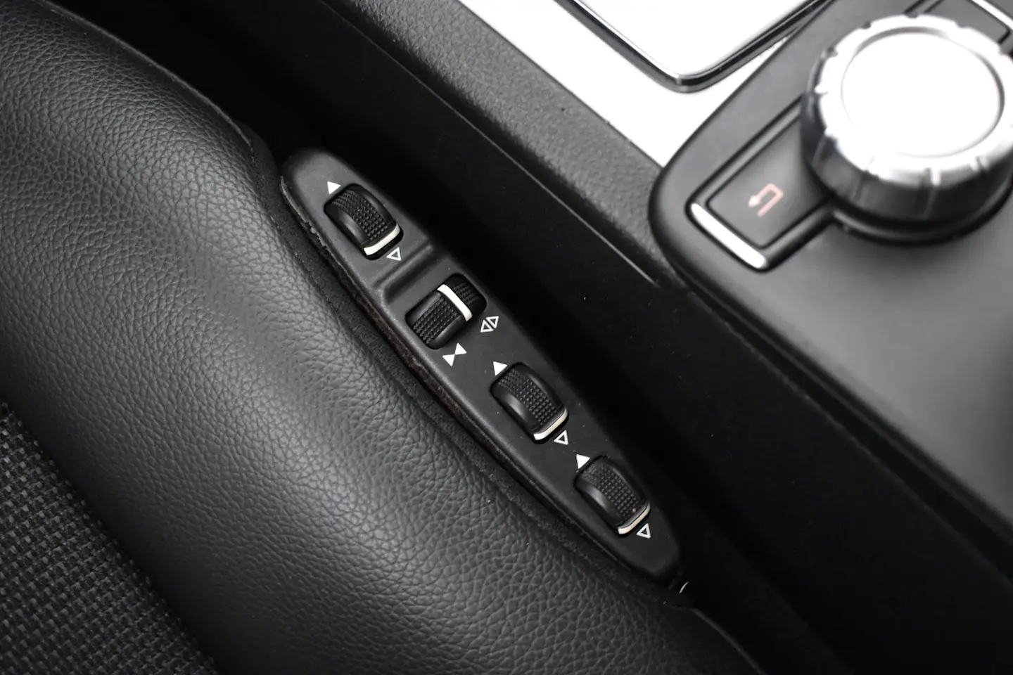 Car Image - 4bSNxqlDCuDHUgEbNlWdVA