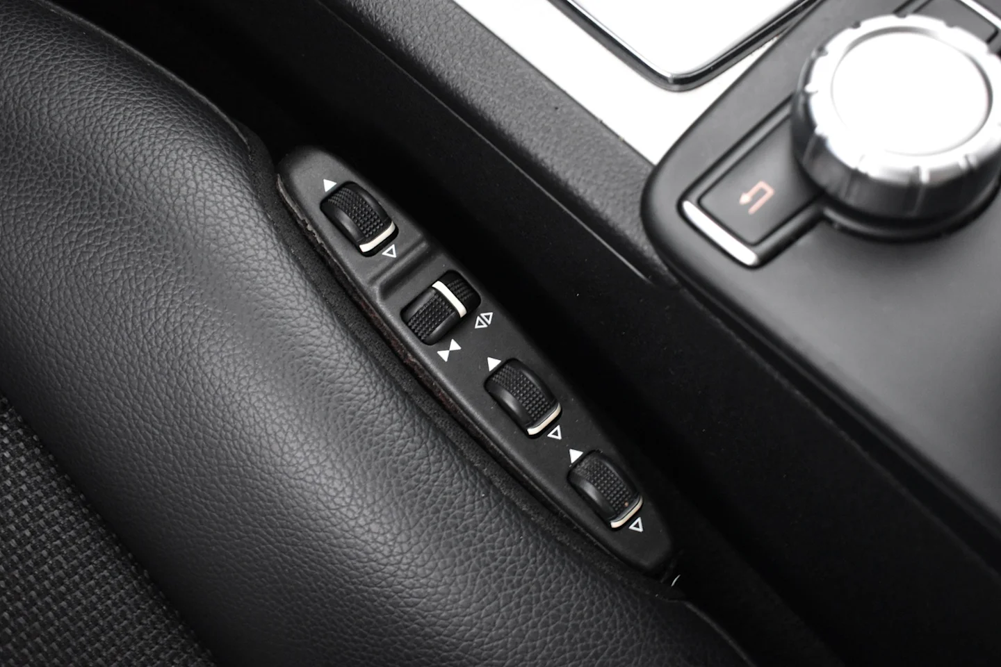 Car Image - 4bSNxqlDCuDHUgEbNlWdVA