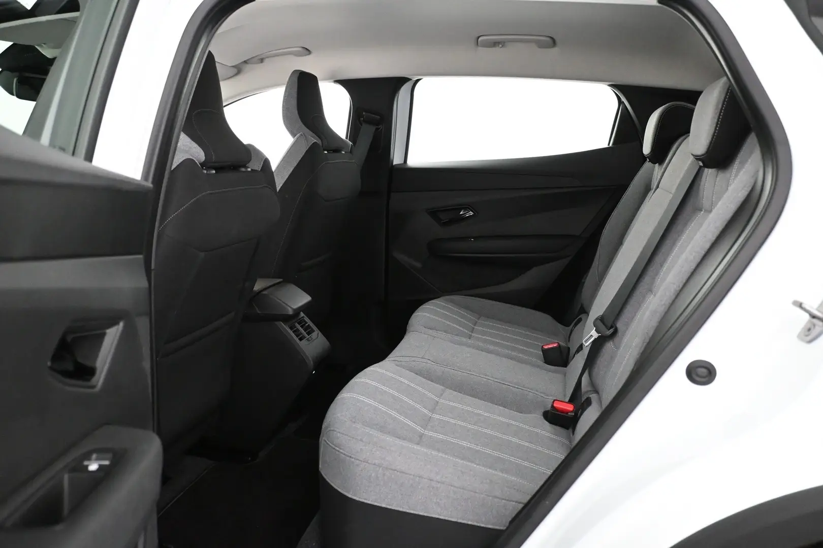 Car Image - 725KKVdHr8xvoeBXhKWeFe