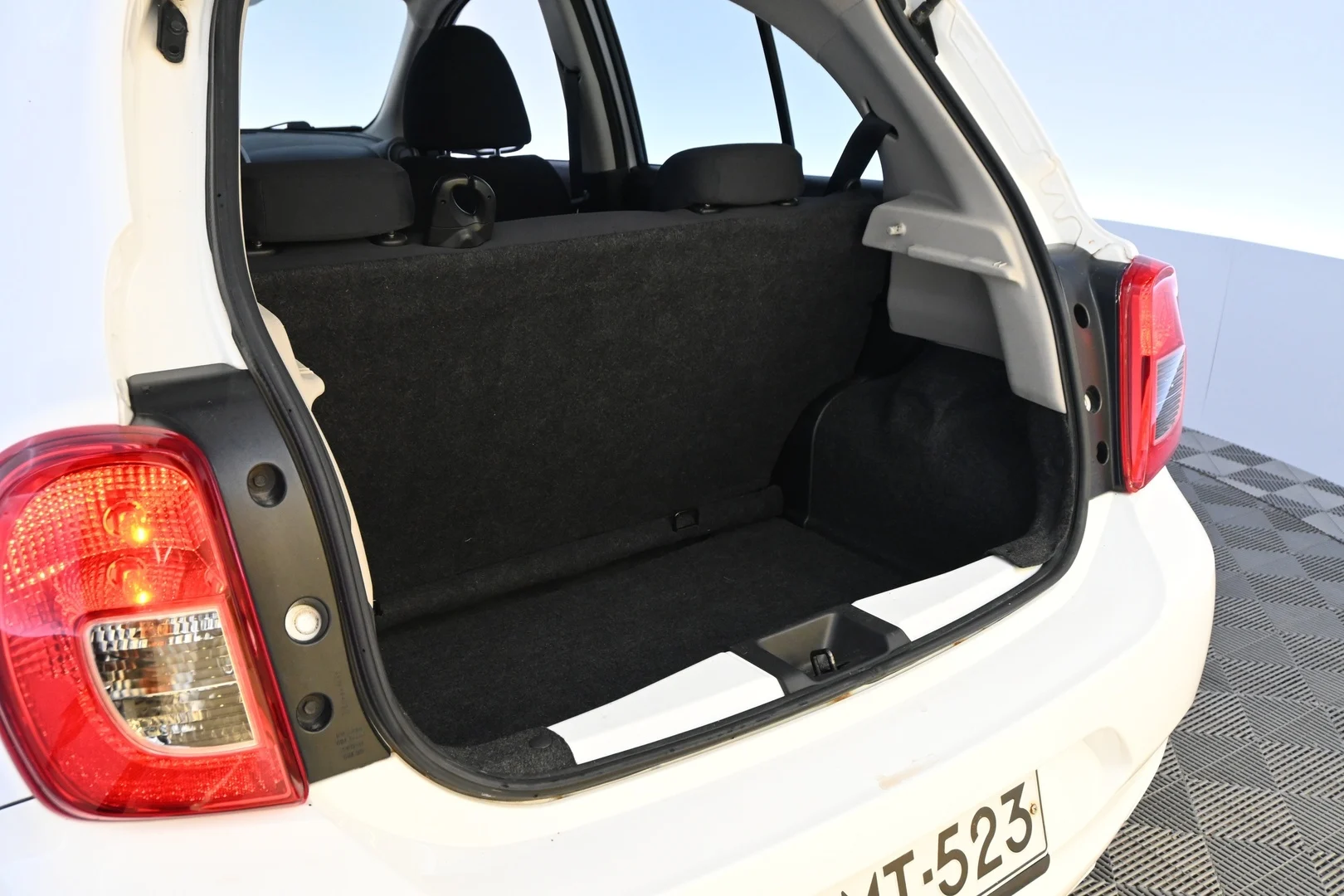 Car Image - 64InH0la8TmXgWda8UABfM