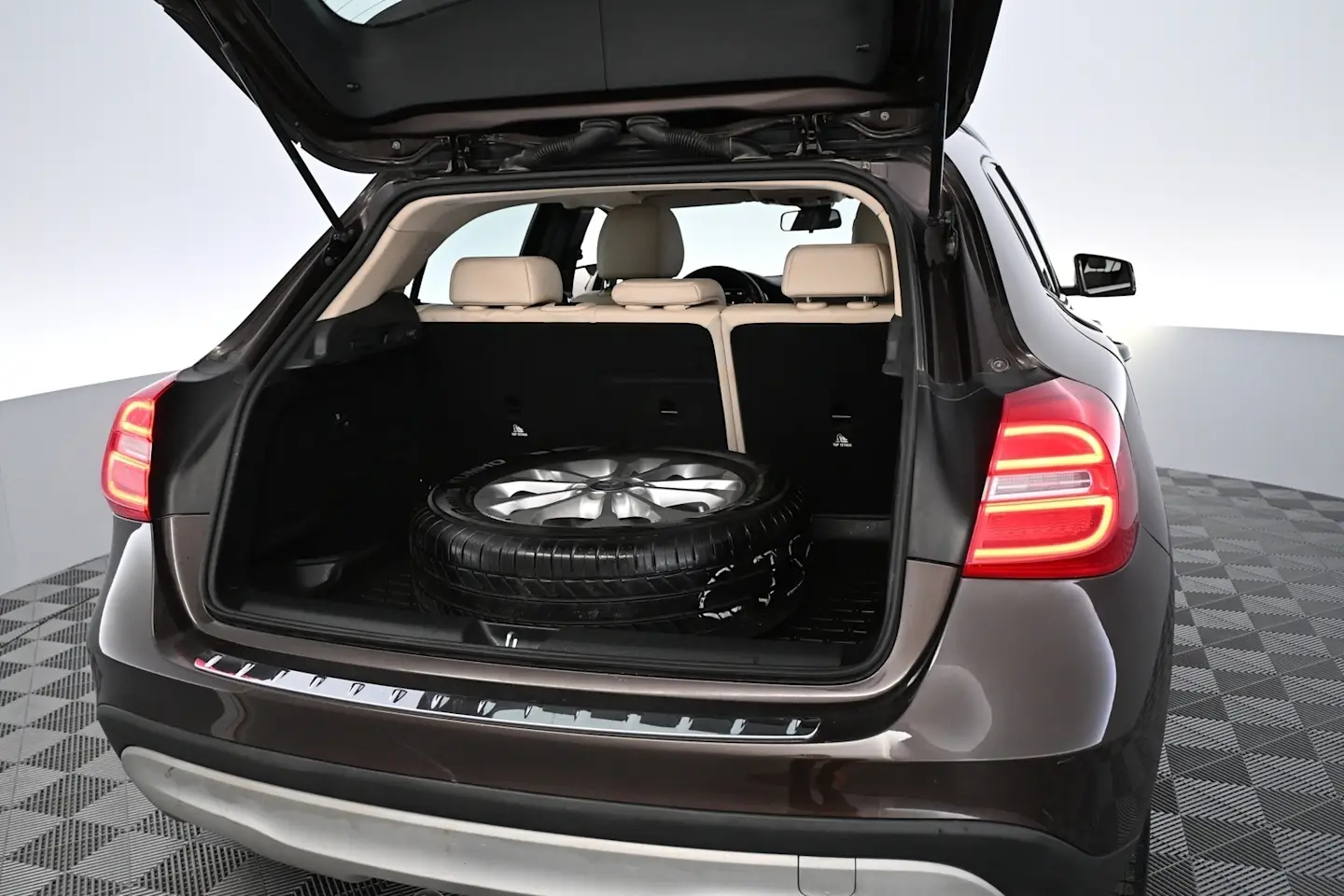 Car Image - 5w7lrbdgeCAUuwgsaEDotZ