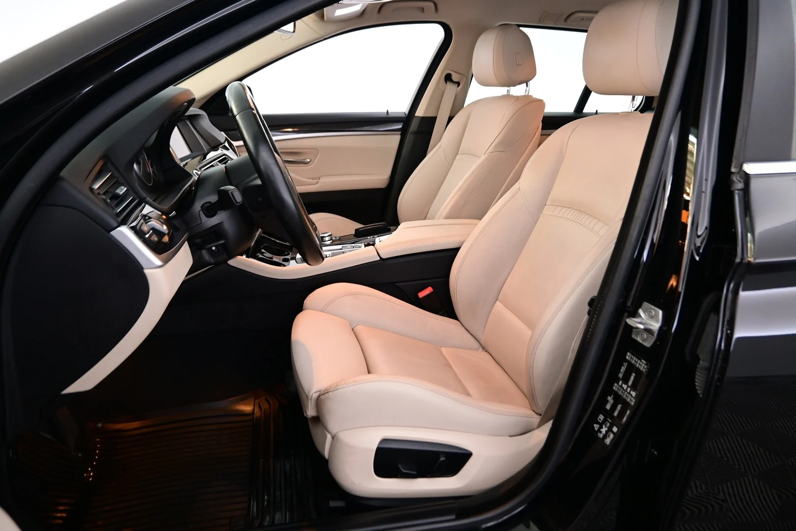 Car Image - 2Zytcn0TaDiFqhujJbSPZV