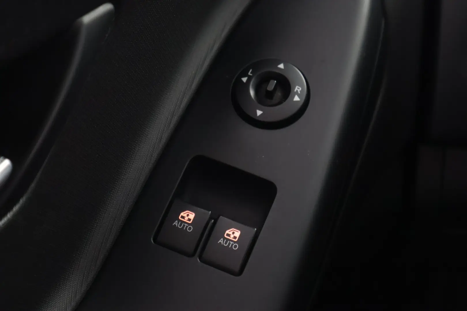 Car Image - 2J4d8lELZW06rYjNj1qARk