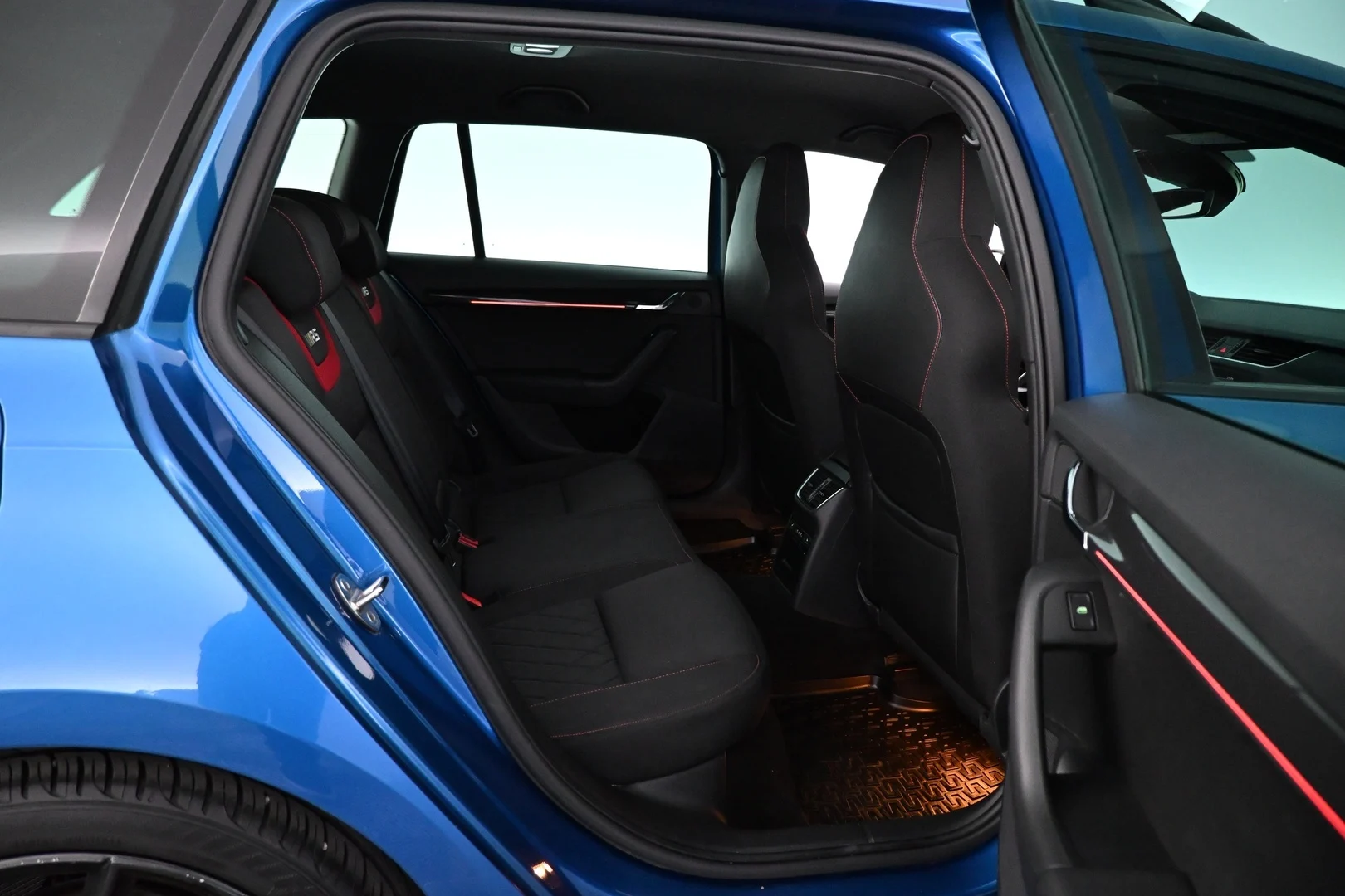 Car Image - cv10tFgoMR17Xz4XF98bd