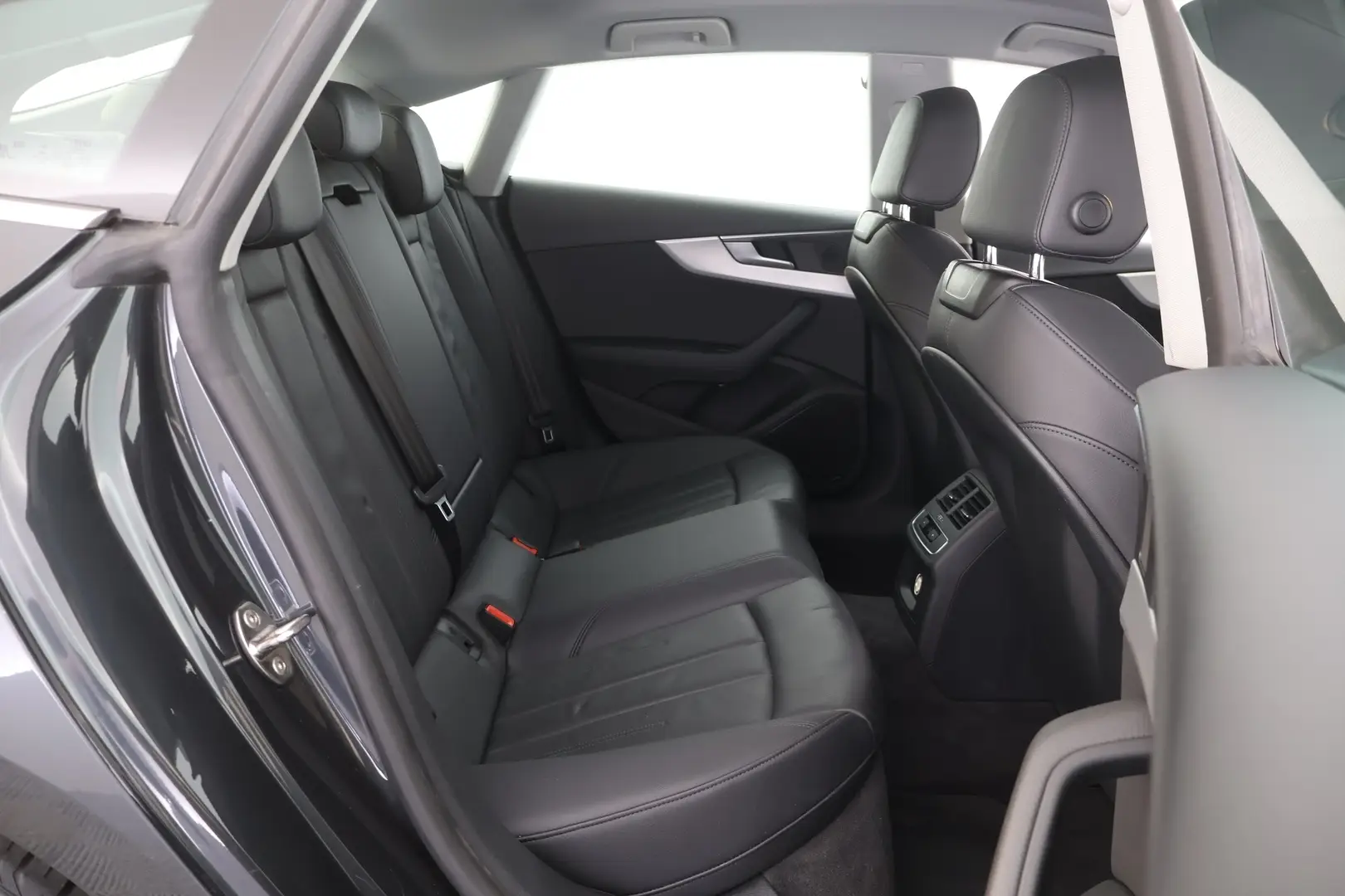 Car Image - 1QMd1DfSSz61flzd8rEsNa