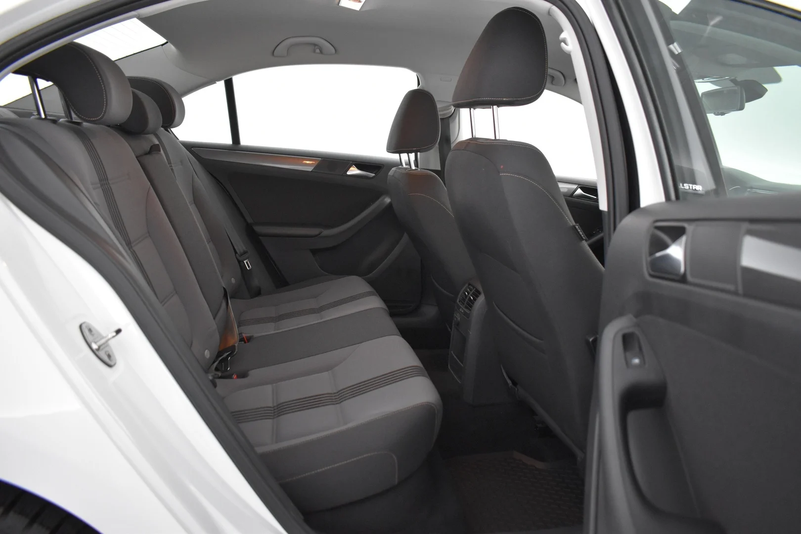 Car Image - 6NVBsqQZGOzp2uiCfmhnqj