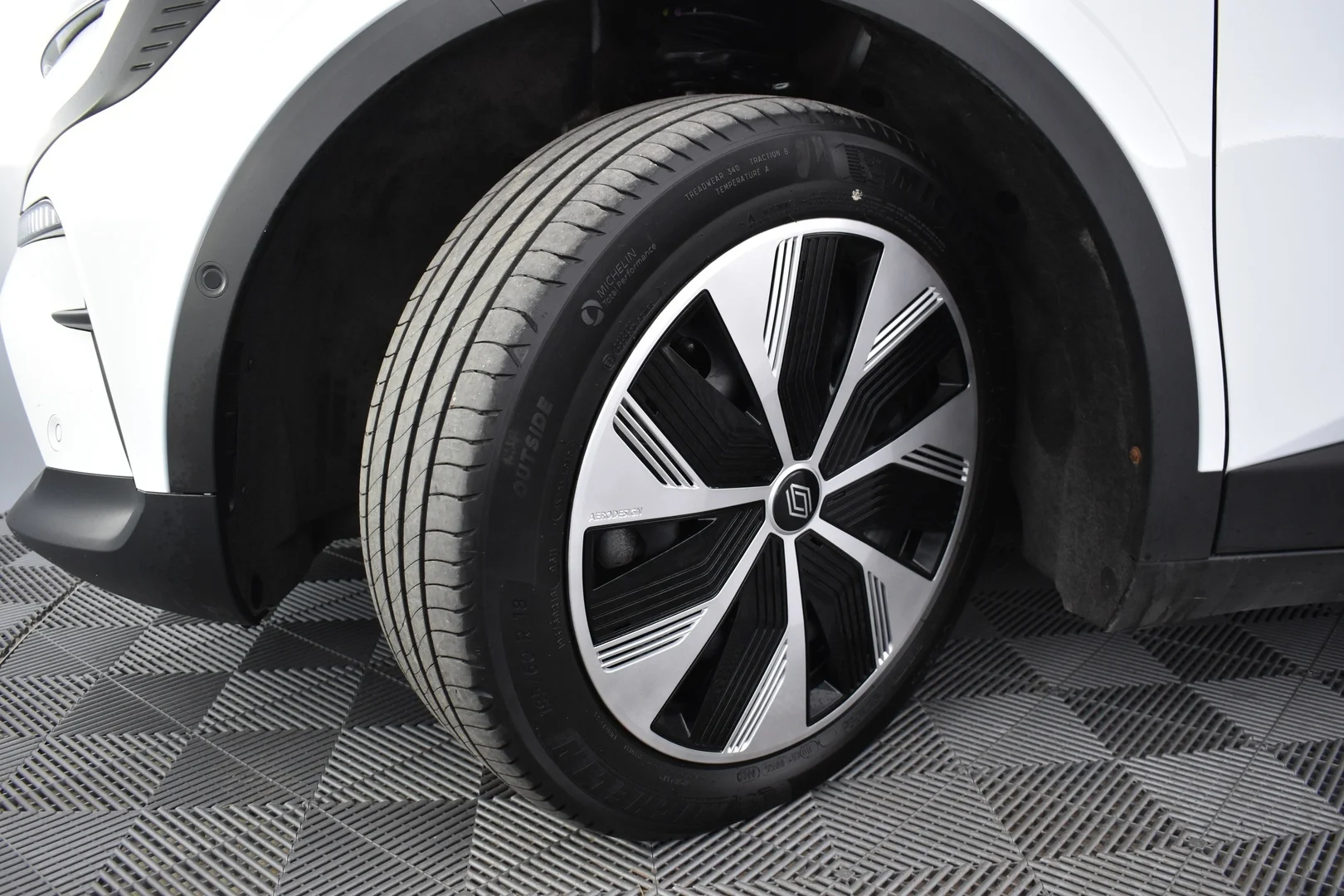Car Image - 4MaXrtwDAXXgr5QXqnCwvS