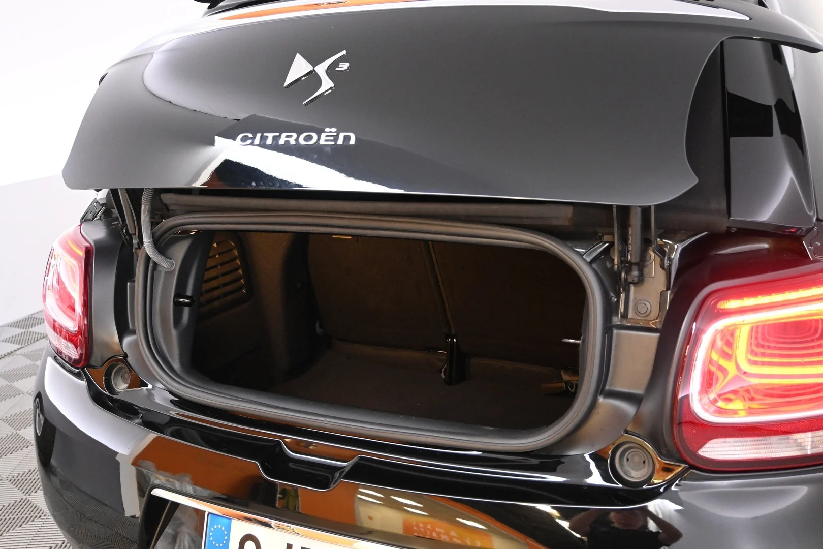 Car Image - xqlHiyB3ajRM6RiQARzM0