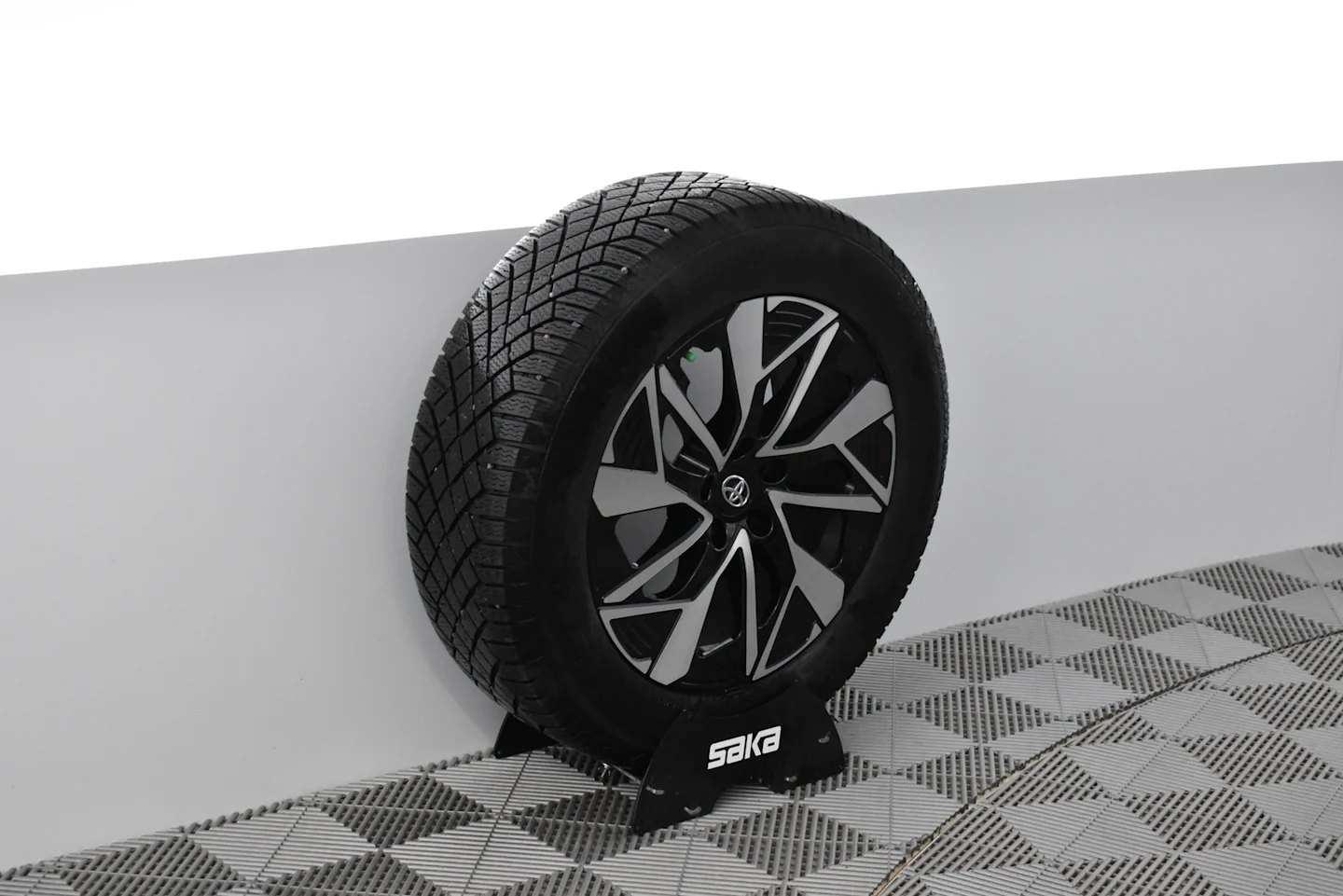 Car Image - 39J1SLYLeAf1WLSjpZKFYD