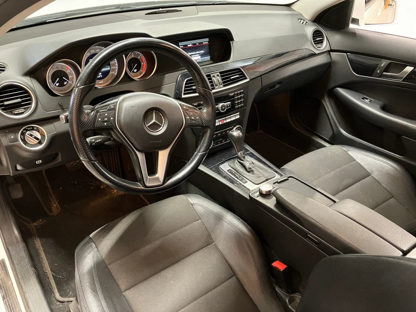 Car Image - EAkPd0qhx4gAwRq6rJtTH