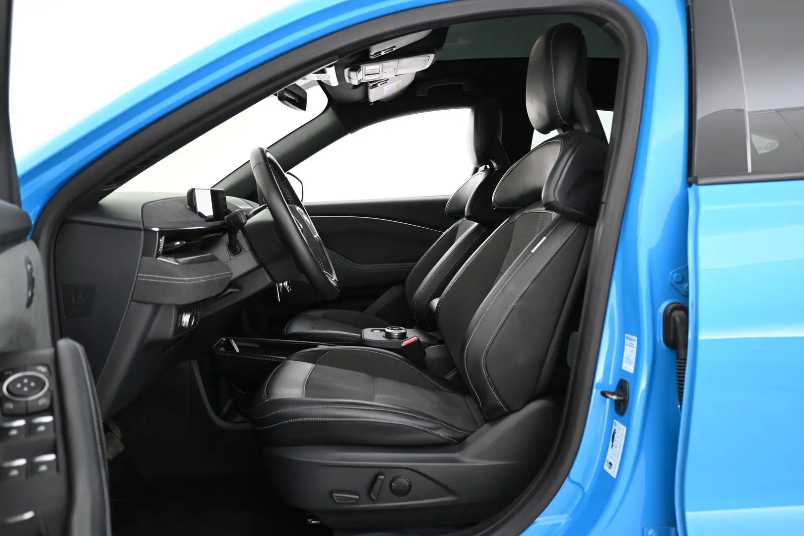 Car Image - 54tX0KdNhU8YDXjLTtqMkI