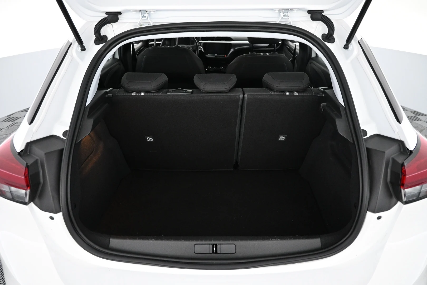 Car Image - 6Bf0mkbeDK3Q9K8roR5m9S
