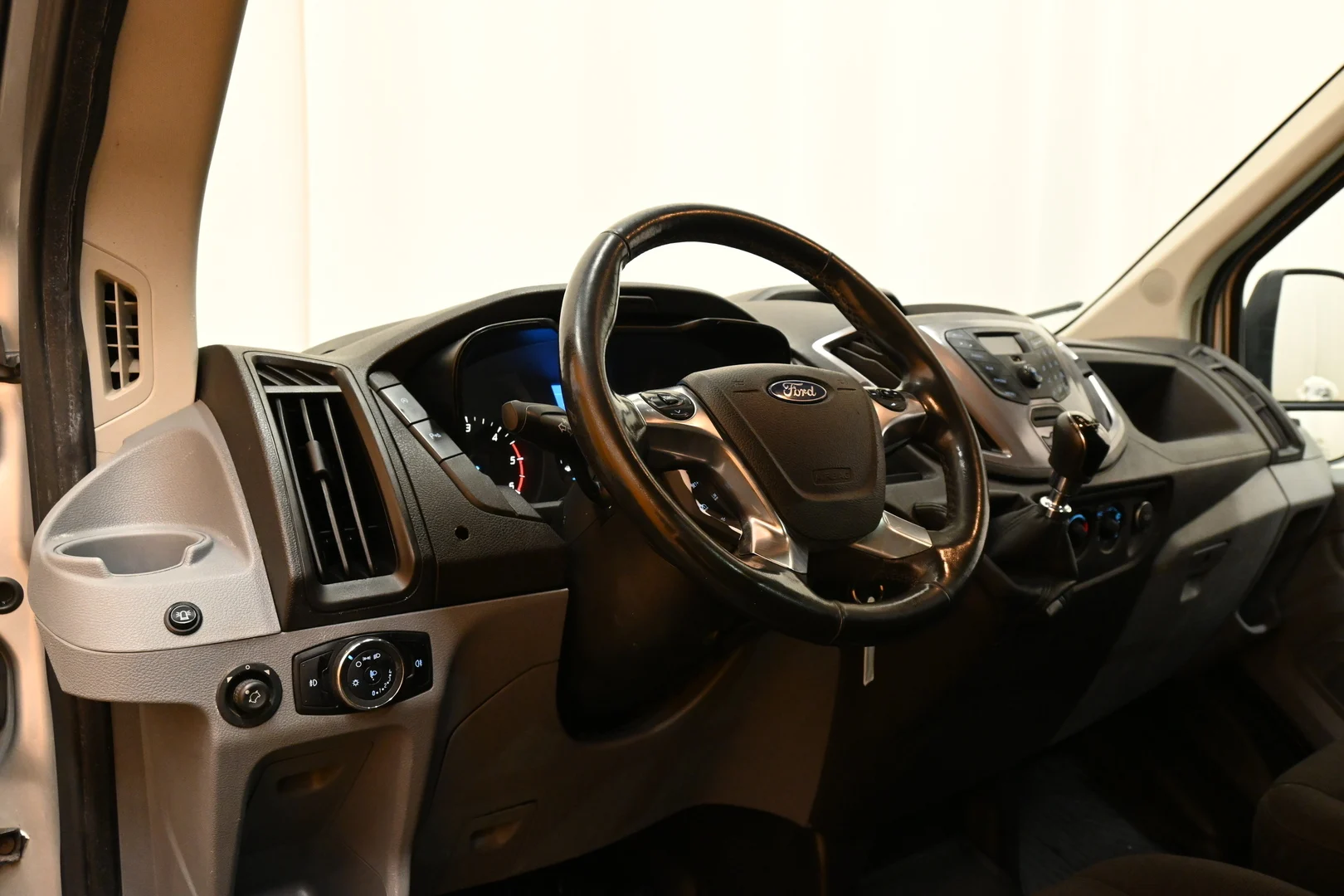 Car Image - 2QSTHlYFLBeonwFFV2Heqm