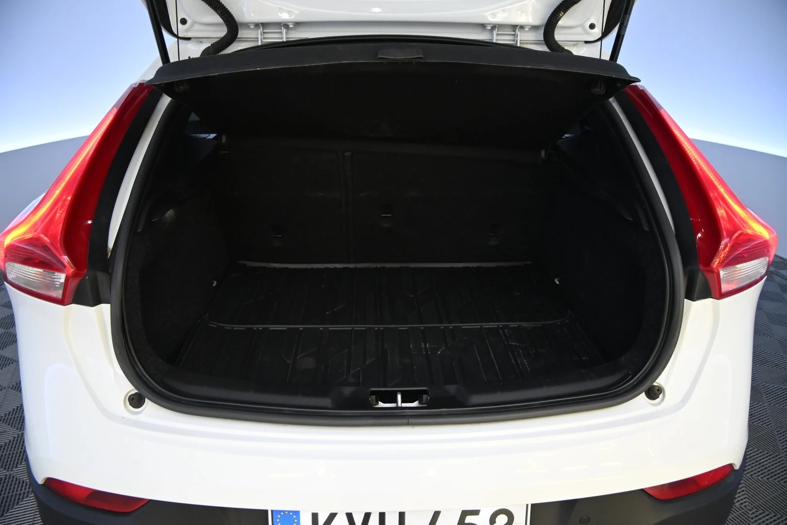Car Image - ILI1TAR0tSTJse90urzea