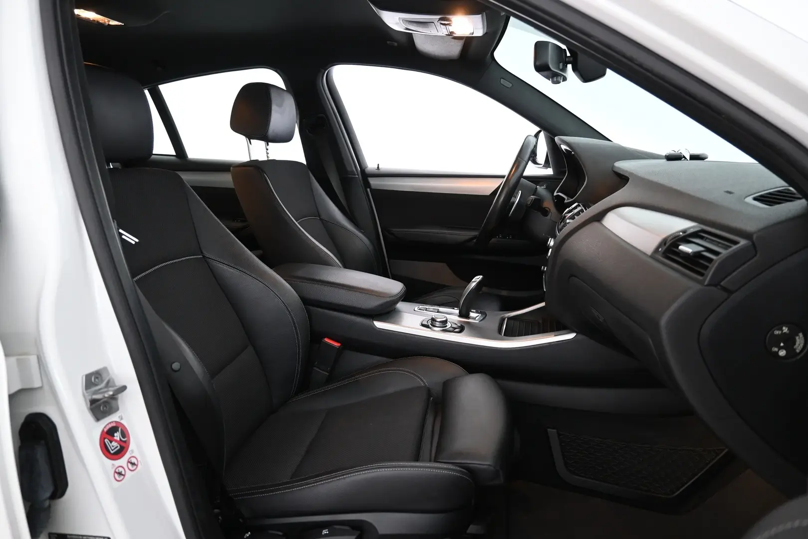 Car Image - 3bUTMojxKJzqC2QHhIrDre