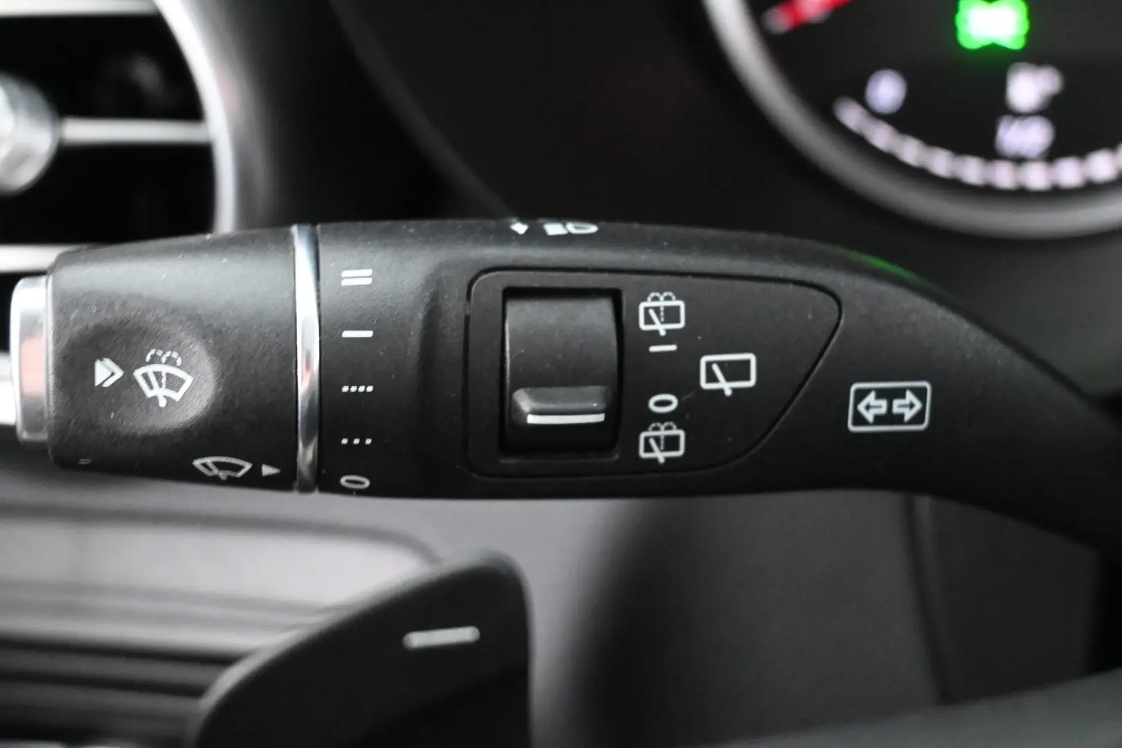 Car Image - 6dVAVa2QdXAyjtUO5Q7m2l