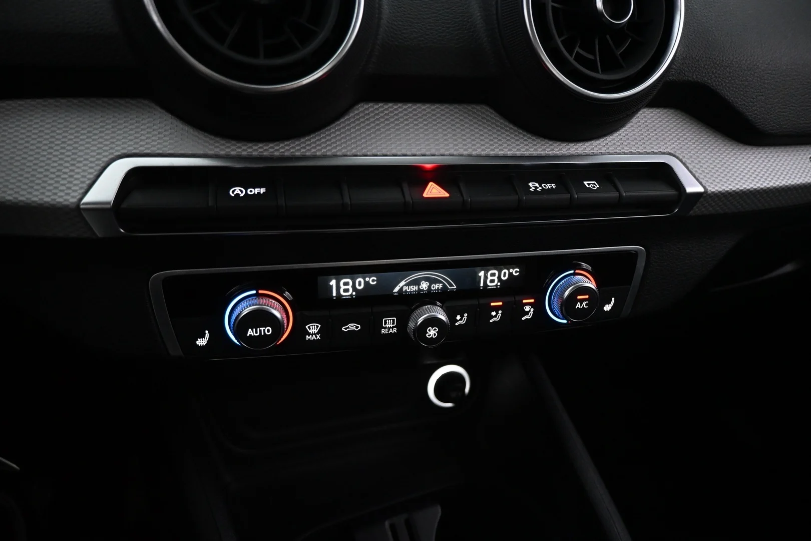 Car Image - FzTKHL0sDJNfyLQ1li1Lb
