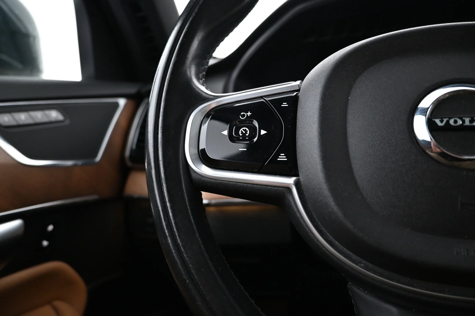 Car Image - fDYUg2HQsIU5WUibogc7n