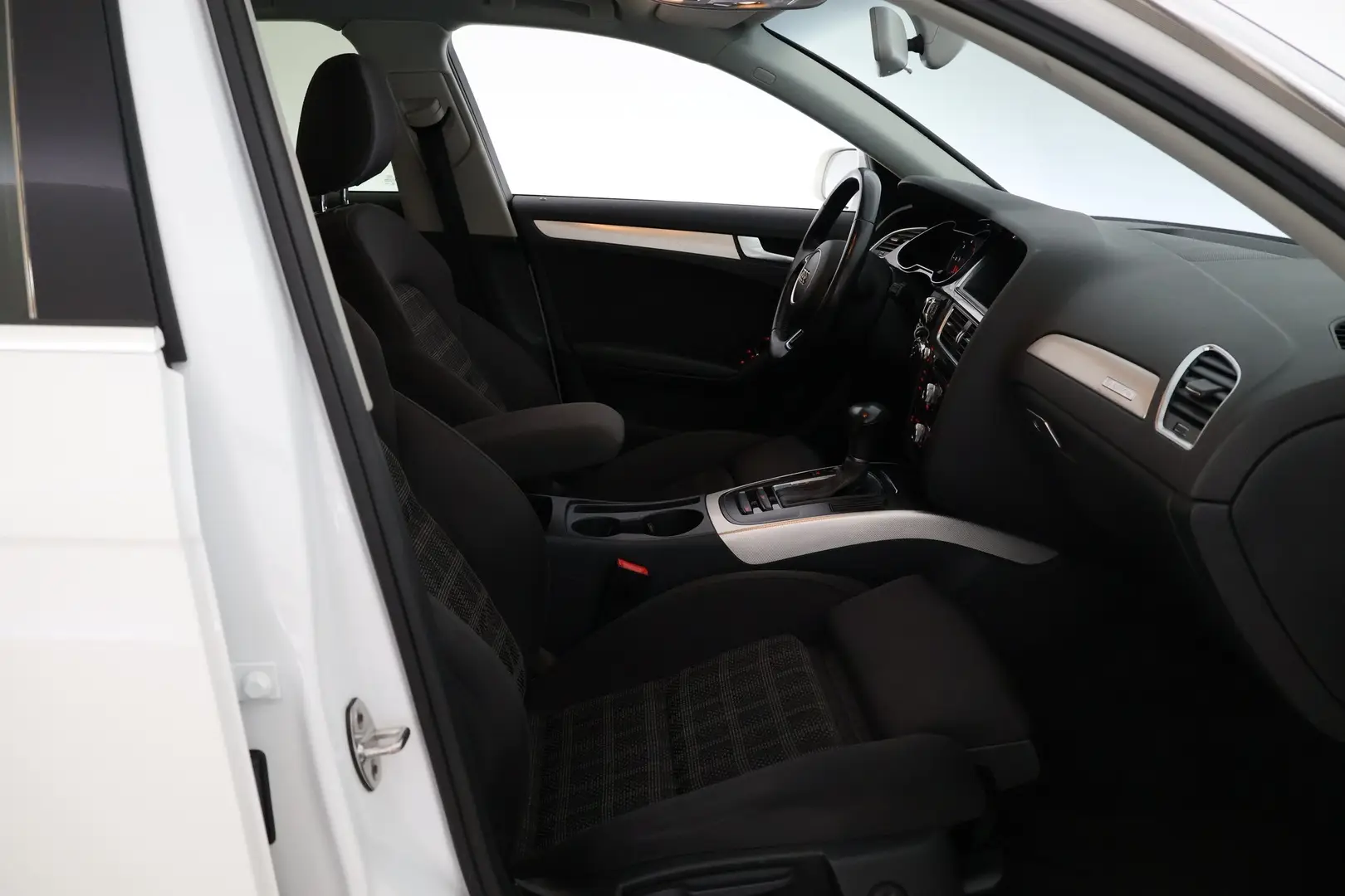 Car Image - 3ULgZZfMflr7hxIRCQtjzQ