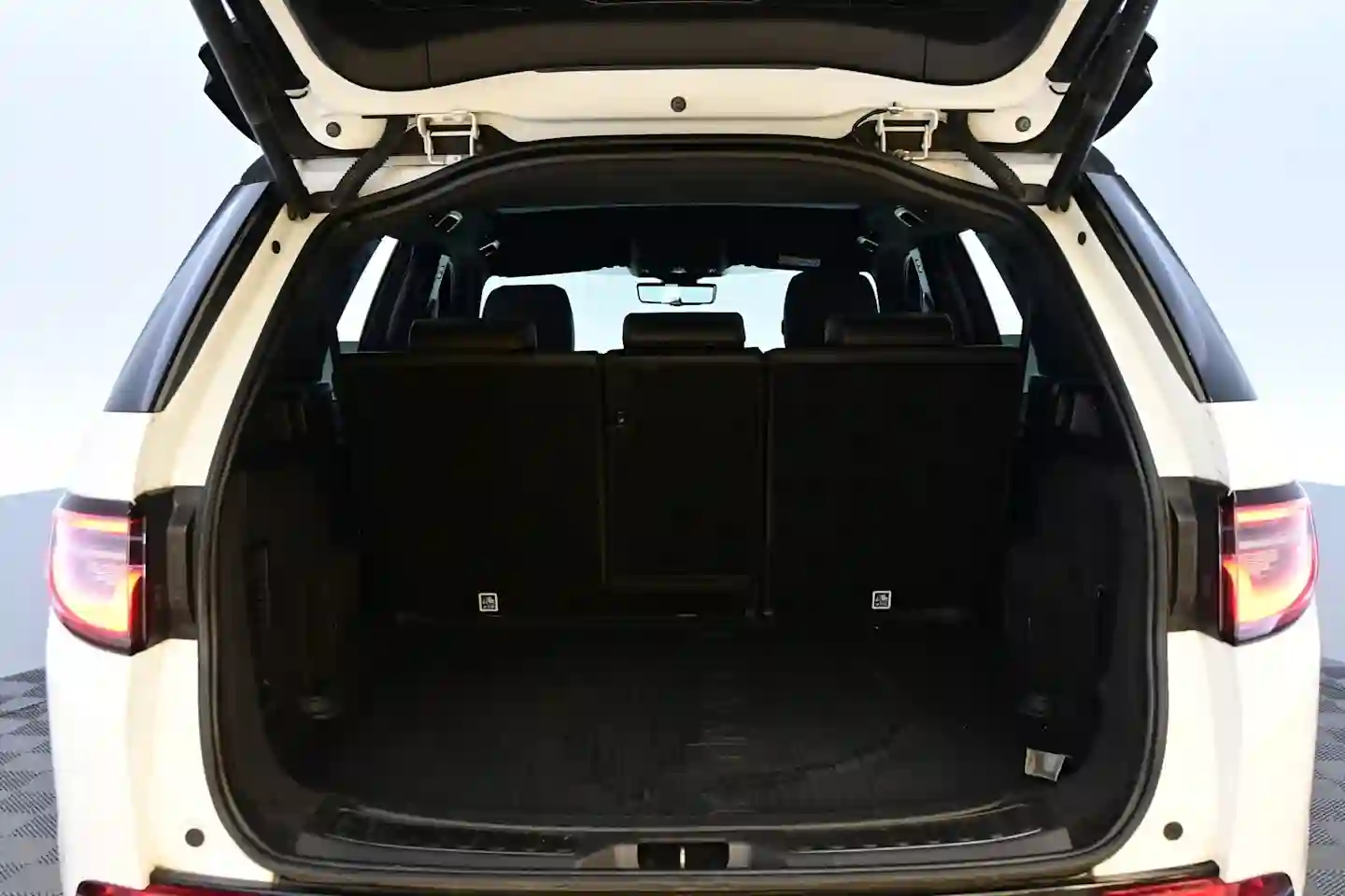 Car Image - 3HSpg8HLIiQh6kSnaHYRe7