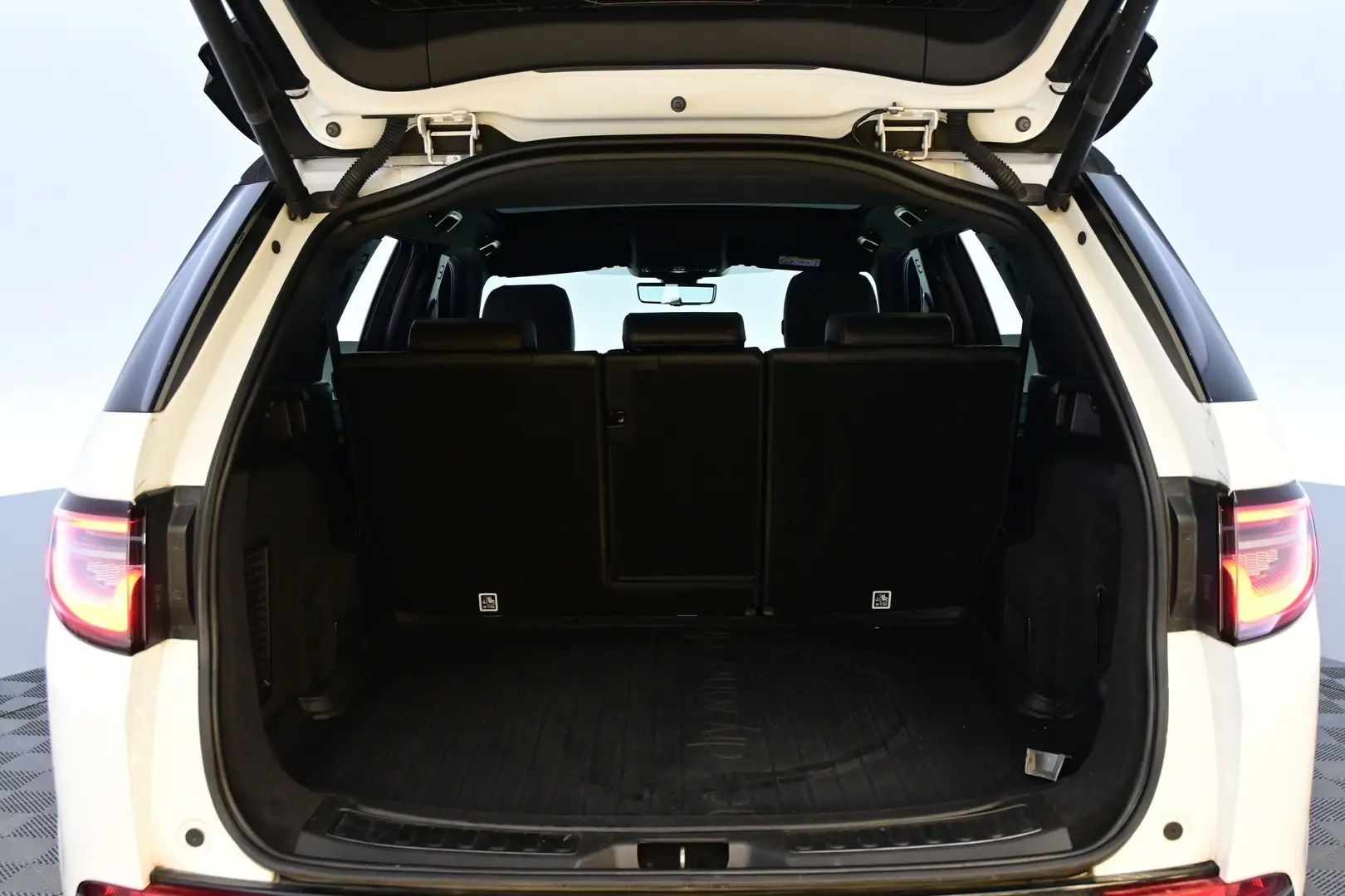 Car Image - 3HSpg8HLIiQh6kSnaHYRe7