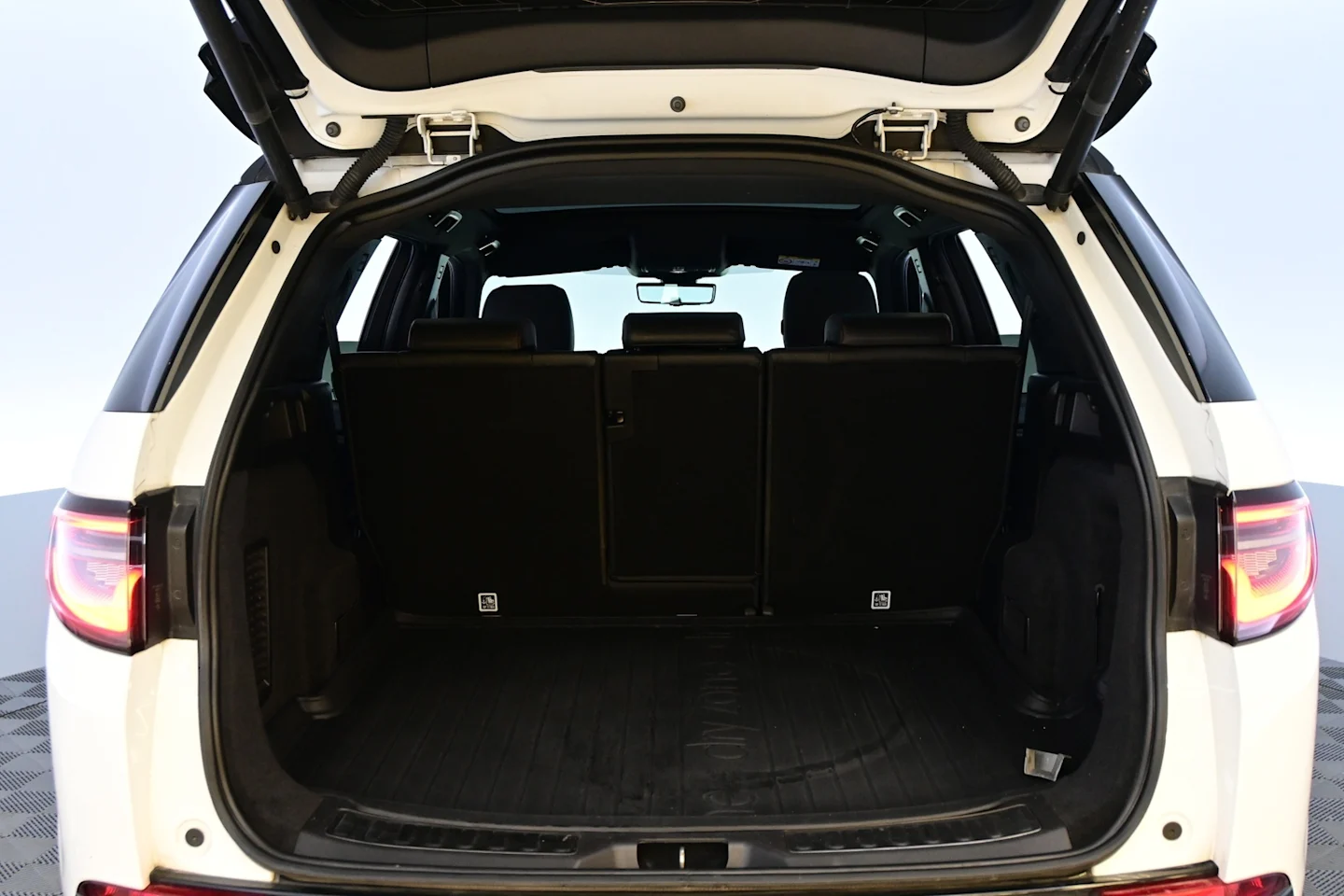 Car Image - 3HSpg8HLIiQh6kSnaHYRe7