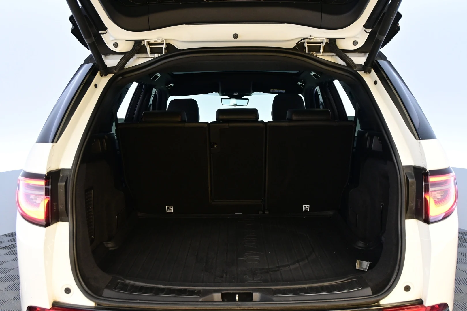 Car Image - 3HSpg8HLIiQh6kSnaHYRe7