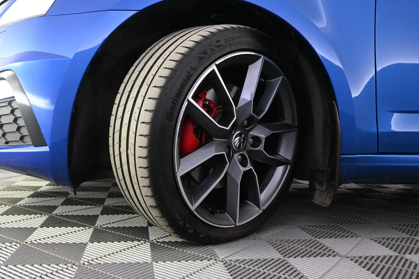 Car Image - 3NxC0Cp4jBBWg6wOfm2glD