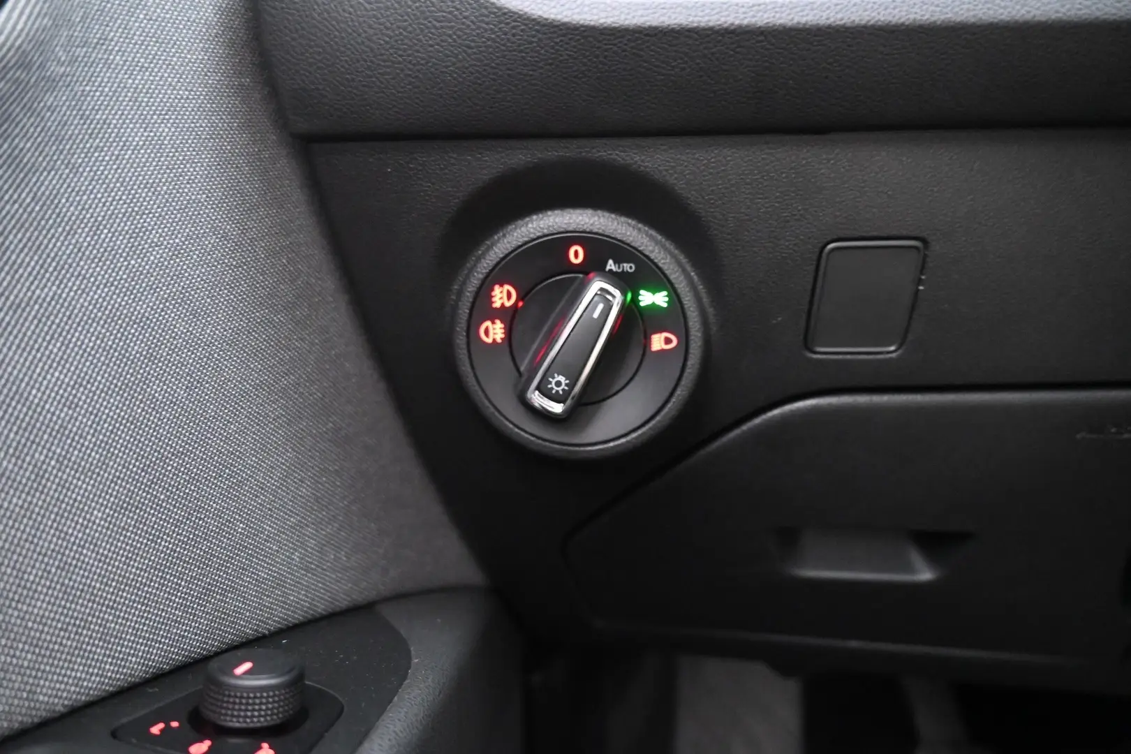 Car Image - 3LmXBJKVWY0RMYwIldJ1TZ