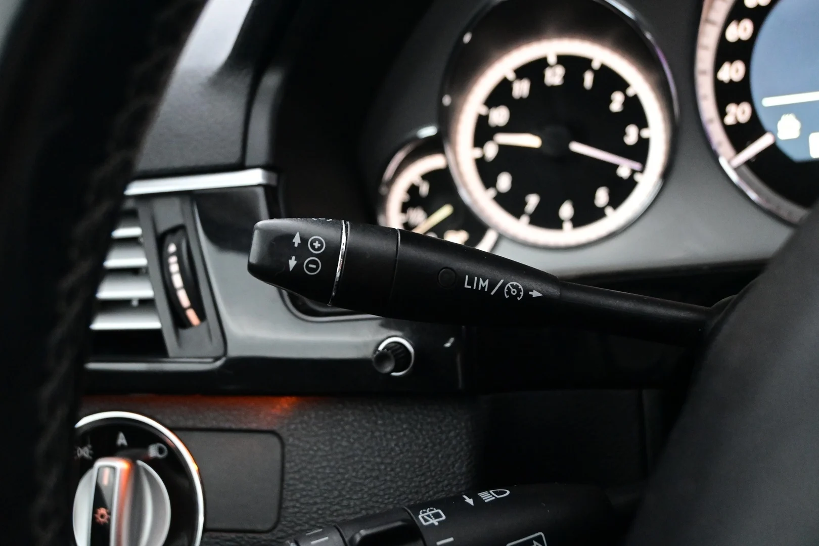 Car Image - VvFHSVqbiqK1OtuMMyfzX