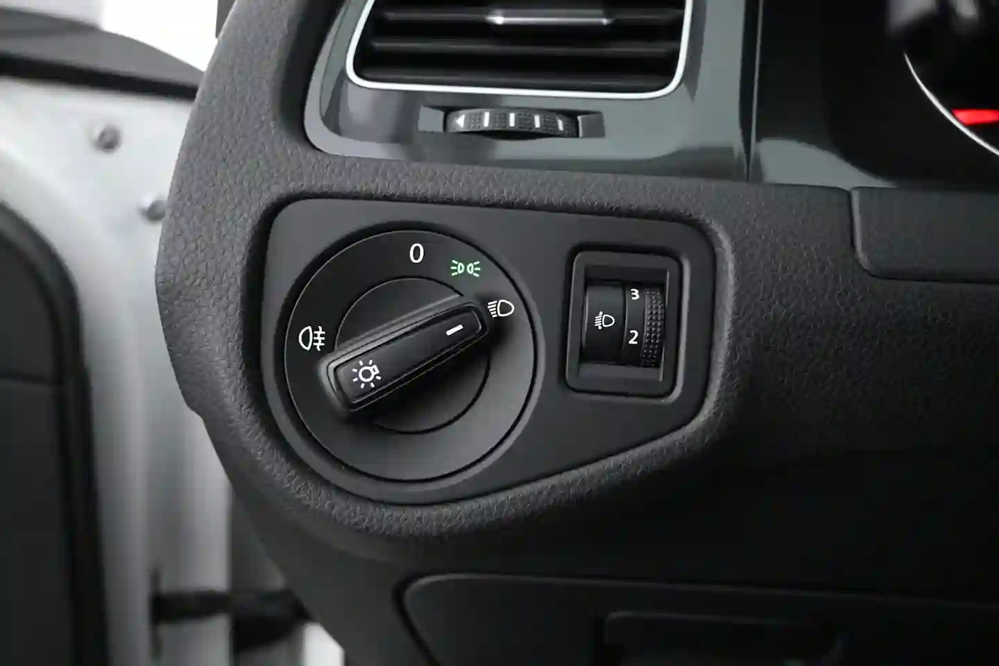 Car Image - 5YxZA9G4IeALDXHZgMwjIO