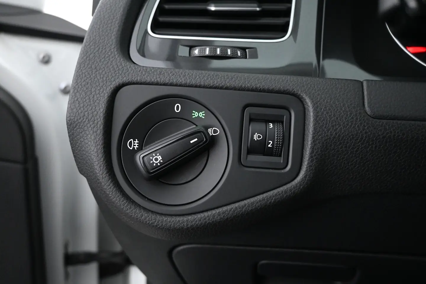 Car Image - 5YxZA9G4IeALDXHZgMwjIO