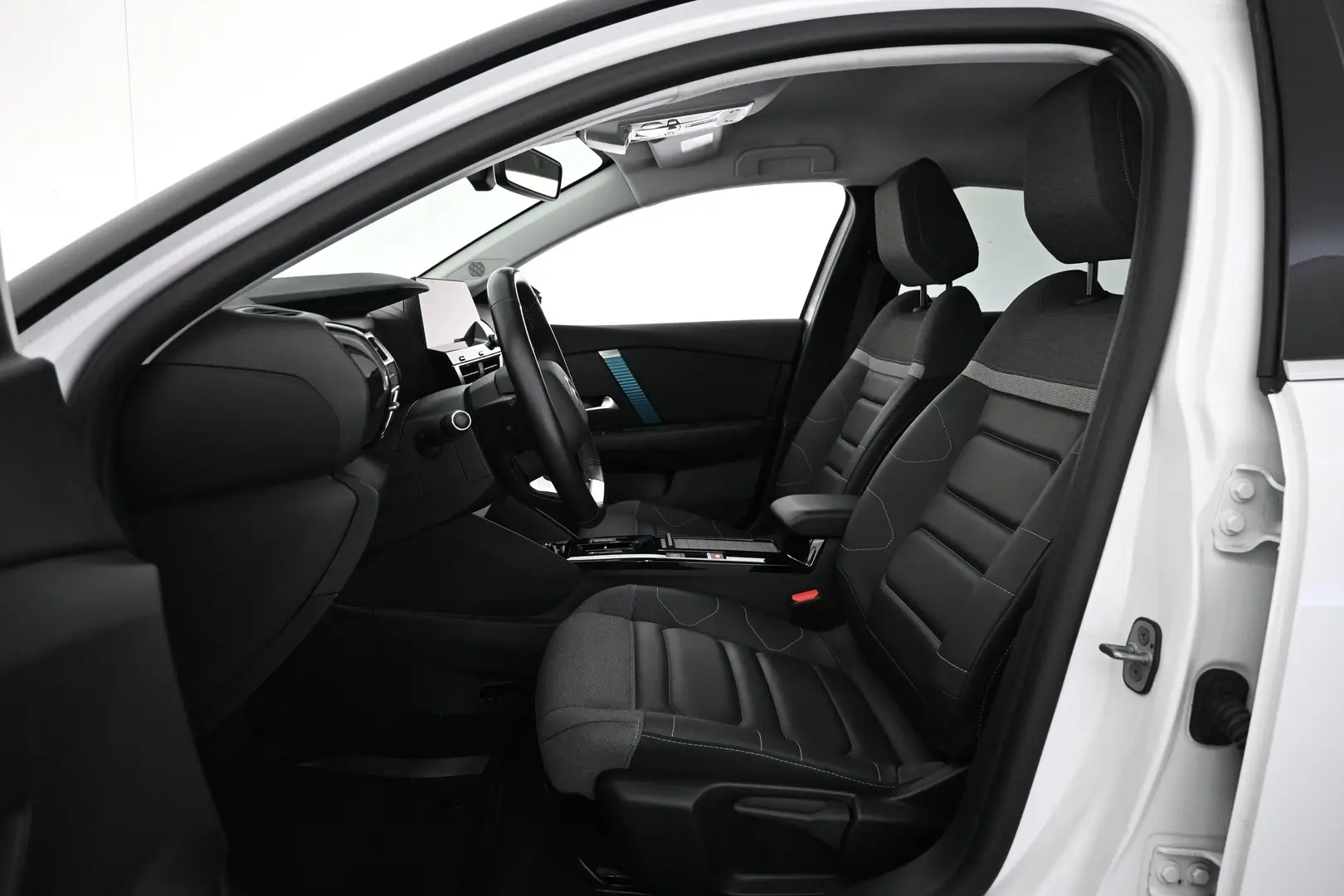 Car Image - 14IBUCQfHLb7pf6Lt3eP2n