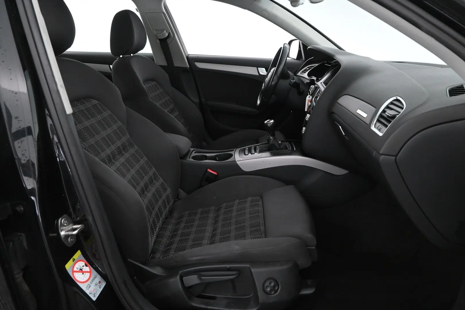 Car Image - 3BwA6jUYNNIx3a0weowvP7