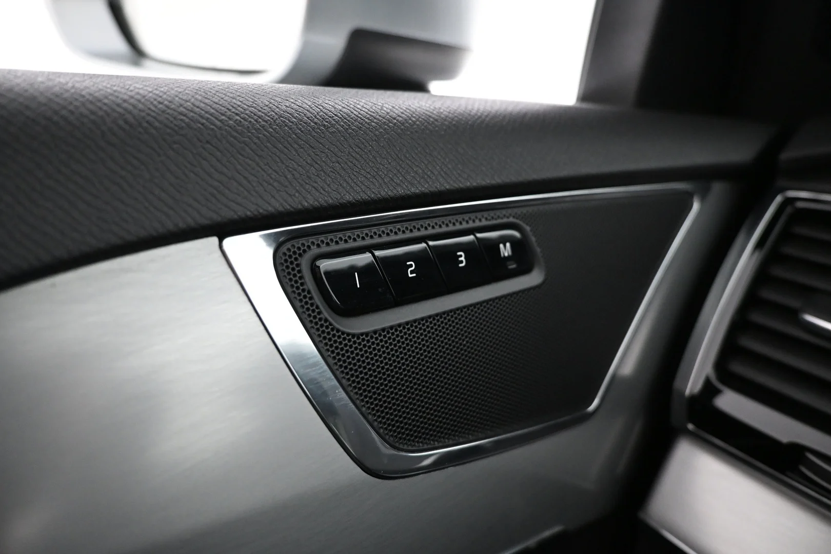 Car Image - 5TFb2pokGoDZCpBqpSl7kR