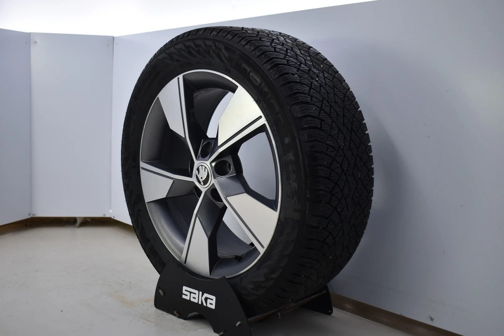 Car Image - 1RRDvWhXzjivCaJk5Yz4zn