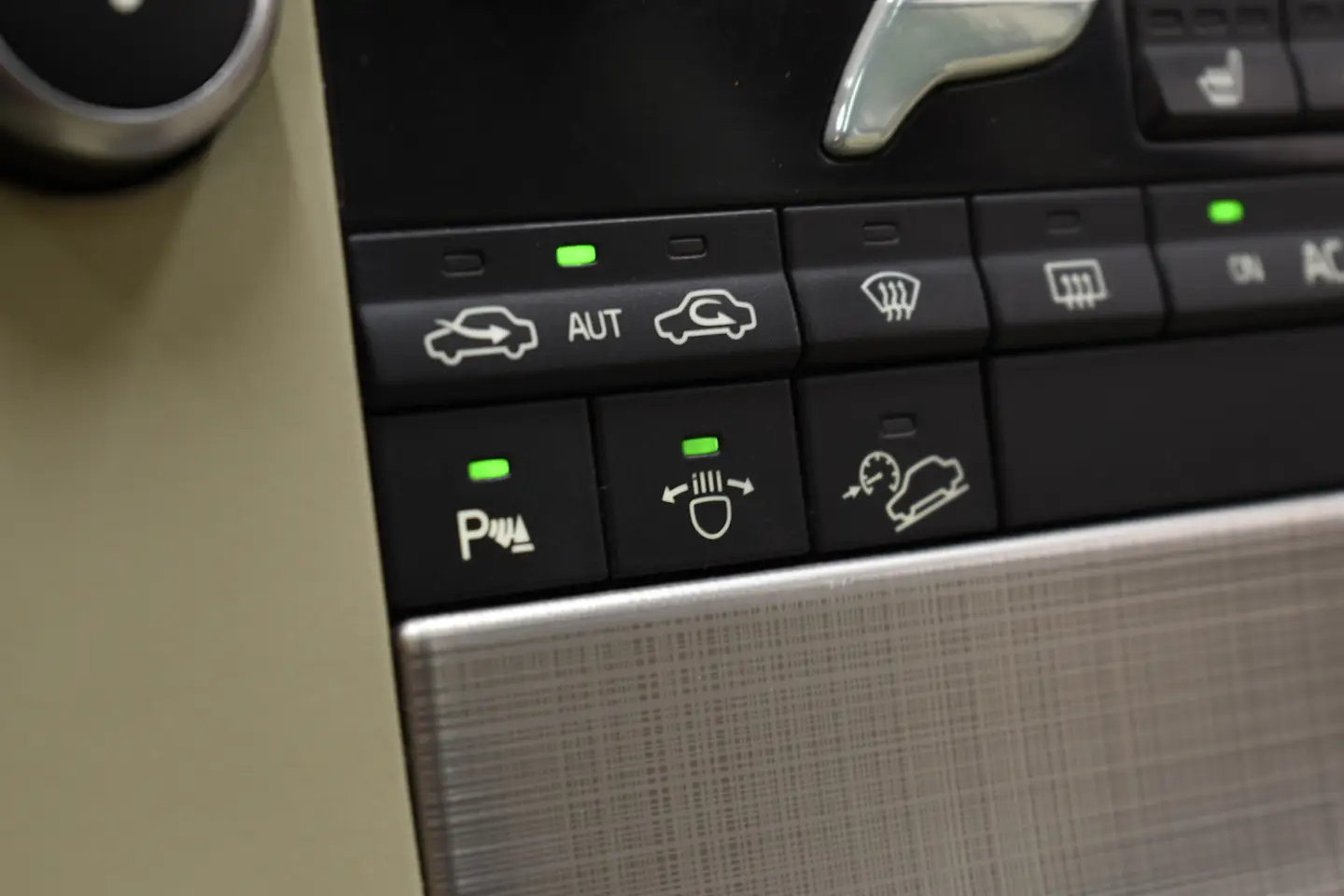 Car Image - 6YtKhCHqI5rcnhtMREfW6X