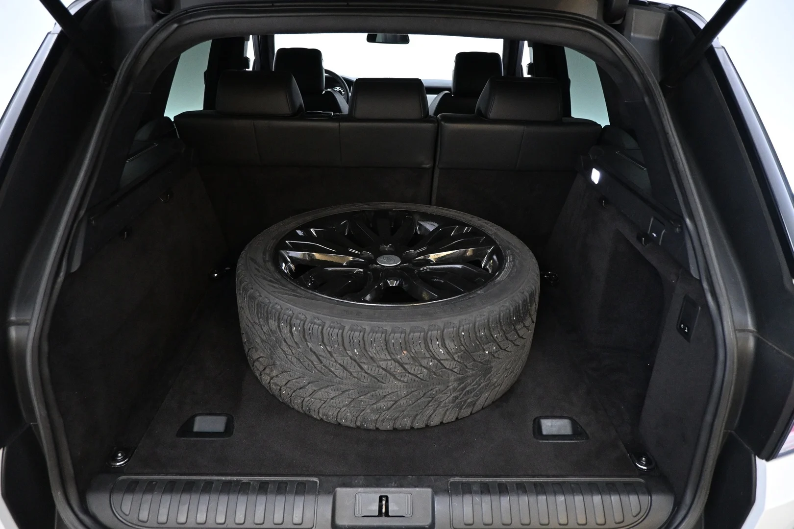 Car Image - 1XBWNTxS1hfFjyGpSVnQ7J